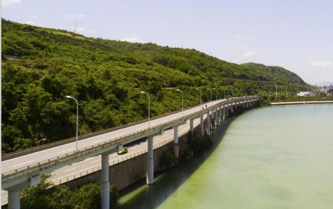 張家界市張羅公路鷺鷥灣段高架橋